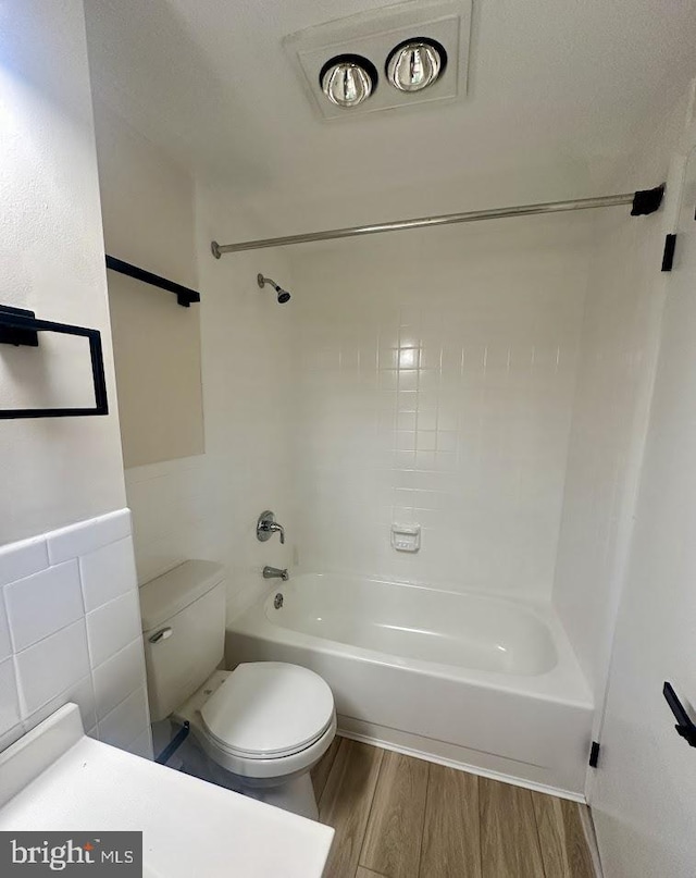 556 Trapper Ridge Ln, Hedgesville, WV 25427 - bathroom featuring wood finished floors, tub / shower combination, and tile walls
