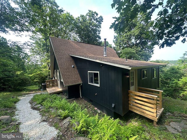 556 Trapper Ridge Ln, Hedgesville, WV 25427 - view of side of home with a shingled roof and a deck
