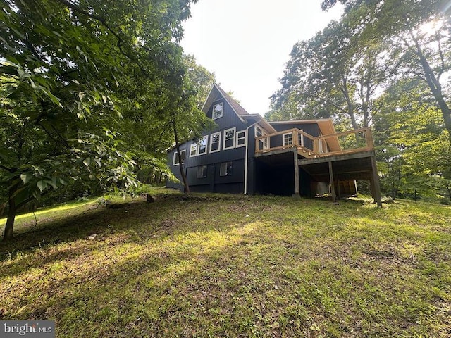 556 Trapper Ridge Ln, Hedgesville, WV 25427 - back of property with a wooden deck