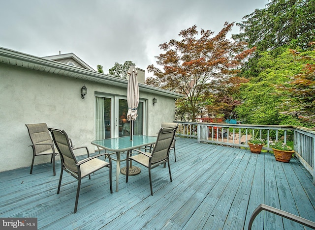 20 Grove Ave, Flourtown, PA 19031 - wooden deck with outdoor dining space