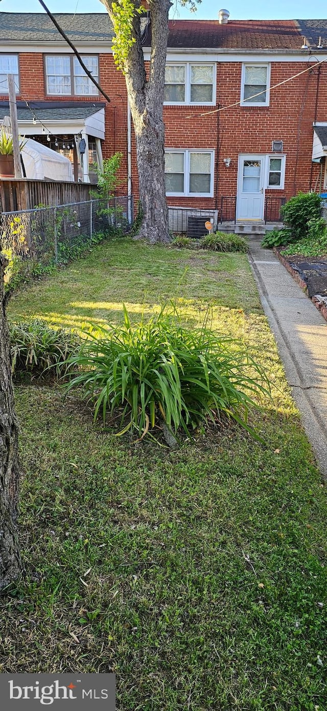 1283 Gittings Ave, Baltimore, MD 21239 - view of yard