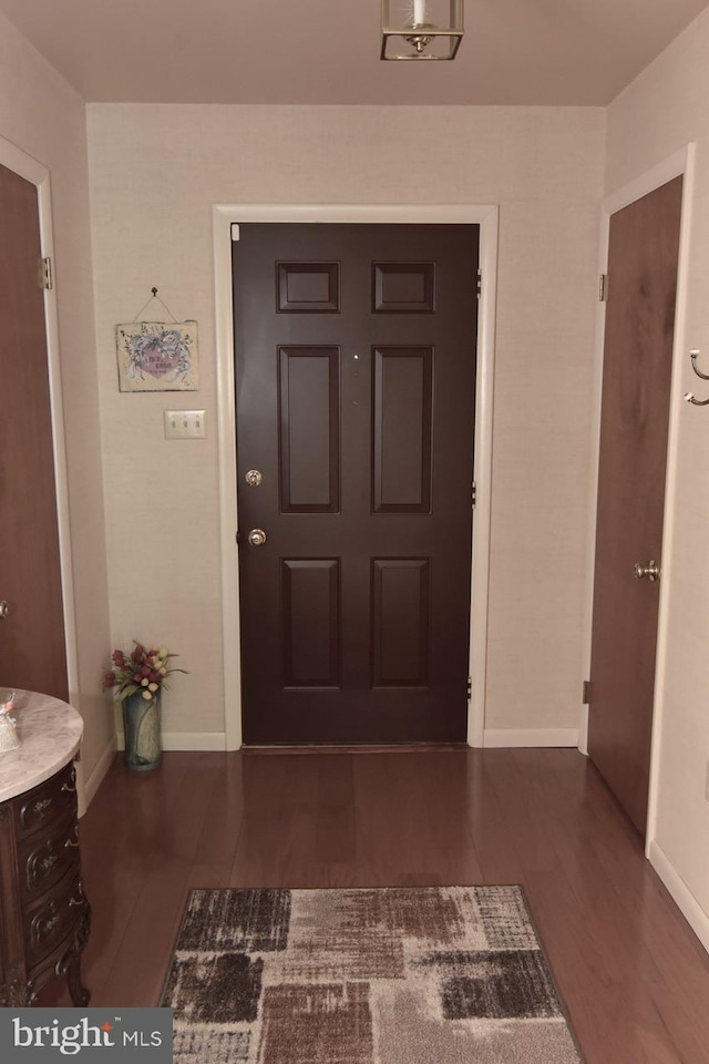 401 Antietam Rd, Reading, PA 19606 - foyer with wood finished floors and baseboards
