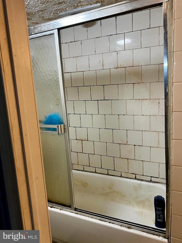2817 Boyd St, Pennsauken, NJ 08110 - bathroom with enclosed tub / shower combo
