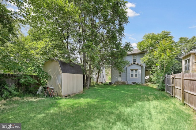 426 Summit St, Fredericksburg, VA 22401 - fenced backyard with a shed