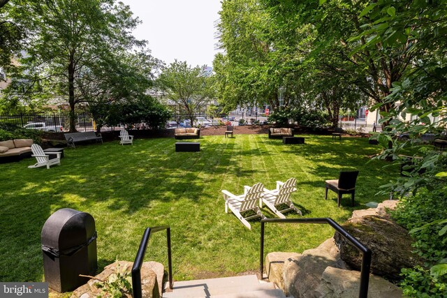 2001 Hamilton St Unit 925, Philadelphia, PA 19130 - view of yard
