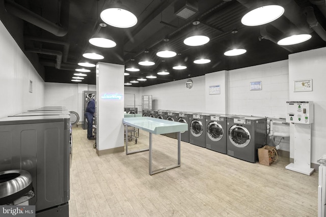 1901 John F Kennedy Blvd Unit 1414, Philadelphia, PA 19103 - shared laundry featuring separate washer and dryer and wood finished floors