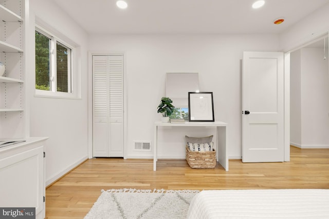 6232 18th Rd N, Arlington, VA 22205 - bedroom featuring light wood-style flooring and recessed lighting