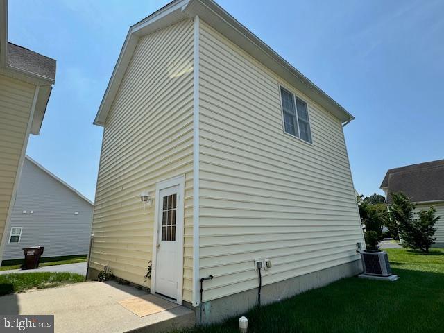 12410 Coastal Marsh Dr, Berlin, MD 21811 - view of side of home featuring a patio area and a lawn