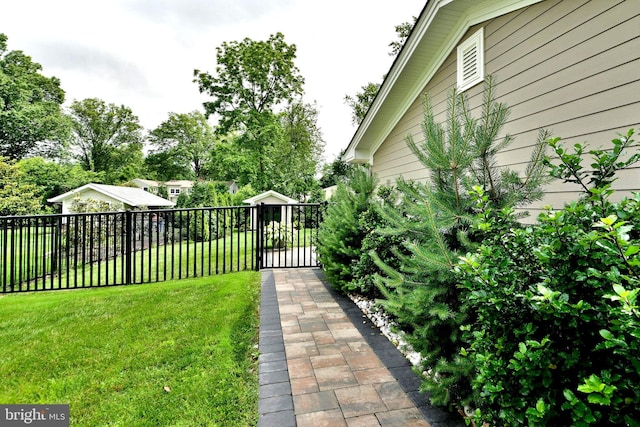 342 Glenn Ave, Lawrenceville, NJ 08648 - view of yard featuring a gate