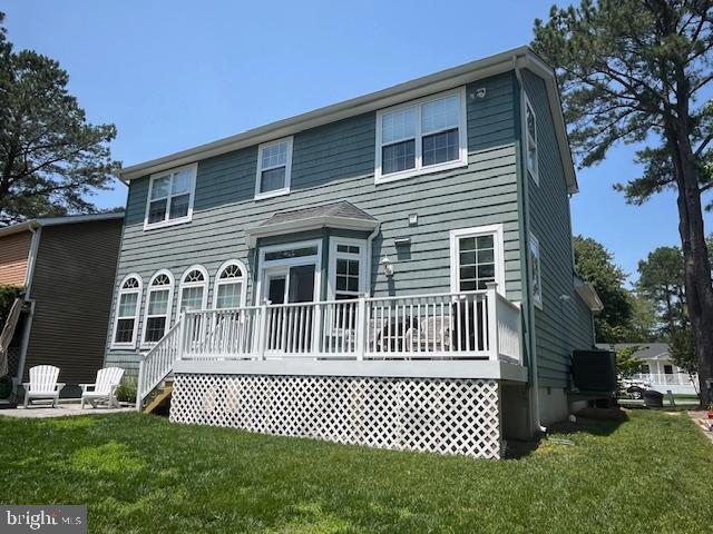 17 Alden Ct, Ocean Pines, MD 21811 - back of property with a deck and a yard