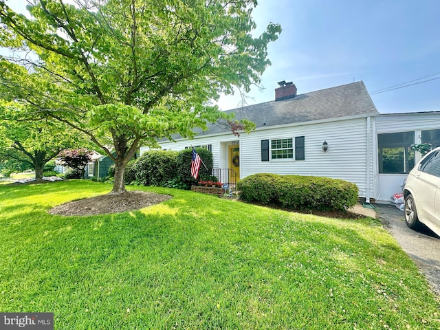 6018 25th Rd N, Arlington, VA 22207 - view of front of house with a chimney and a front yard