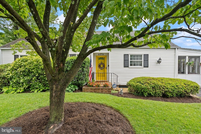 6018 25th Rd N, Arlington, VA 22207 - view of front of home with a front yard