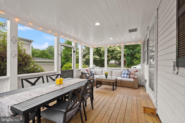6018 25th Rd N, Arlington, VA 22207 - sunroom with an outdoor hangout area