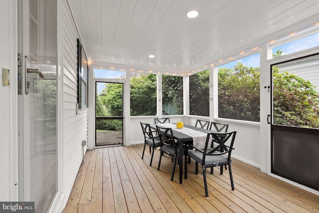 6018 25th Rd N, Arlington, VA 22207 - sunroom featuring outdoor dining space