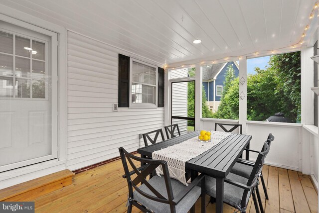 6018 25th Rd N, Arlington, VA 22207 - sunroom featuring outdoor dining space
