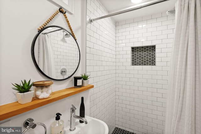 6018 25th Rd N, Arlington, VA 22207 - bathroom featuring a tile shower