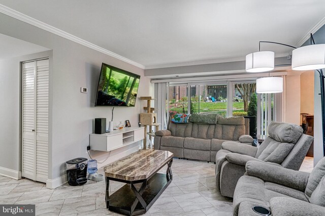 9730 Kingsbridge Dr Unit 002, Fairfax, VA 22031 - living area featuring crown molding and baseboards