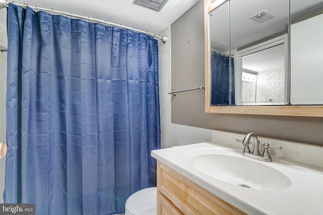 9730 Kingsbridge Dr Unit 002, Fairfax, VA 22031 - bathroom with vanity, a shower with shower curtain, and tile walls