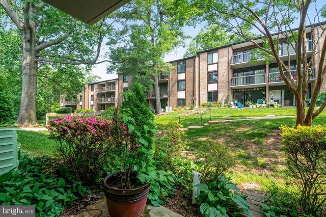 9730 Kingsbridge Dr Unit 002, Fairfax, VA 22031 - view of apartment building / complex