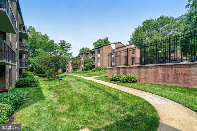 9730 Kingsbridge Dr Unit 002, Fairfax, VA 22031 - view of yard