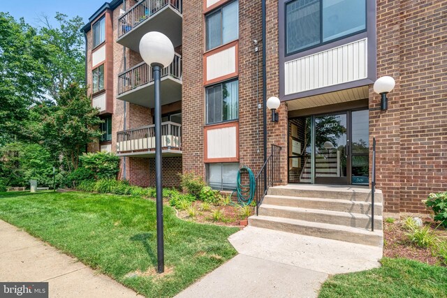 9730 Kingsbridge Dr Unit 002, Fairfax, VA 22031 - view of building exterior