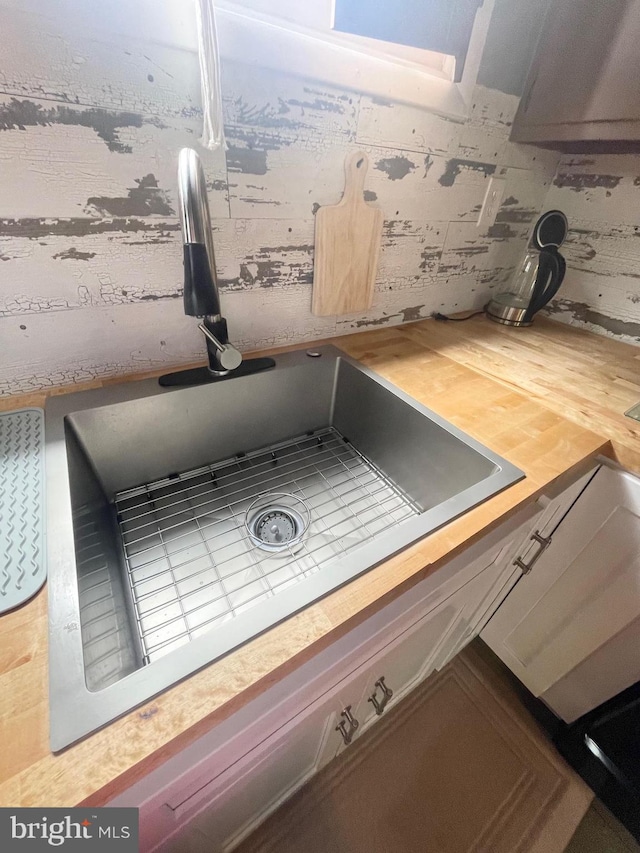 3427 Livingston St, Philadelphia, PA 19134 - kitchen view of a sink
