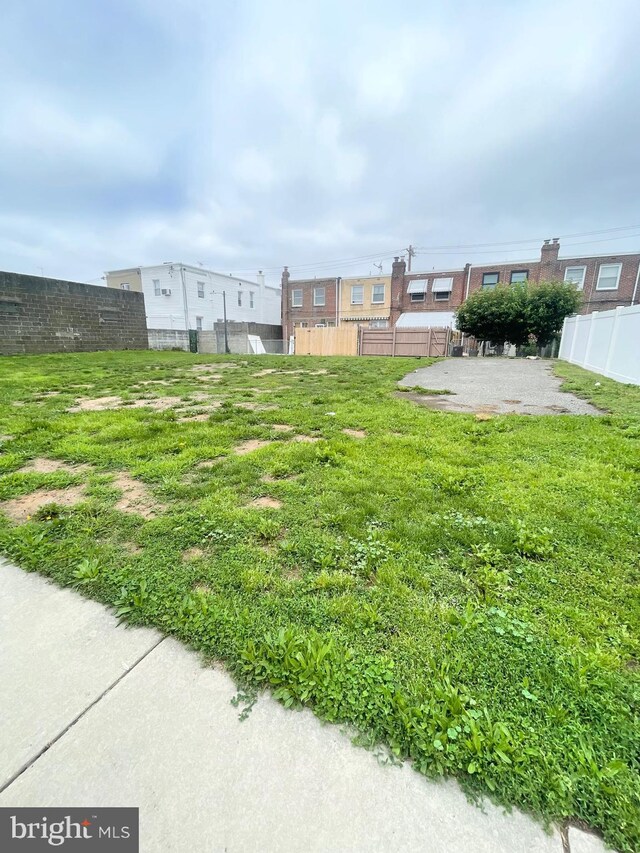 3427 Livingston St, Philadelphia, PA 19134 - view of yard with a patio