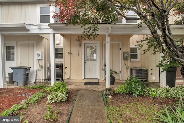 11920 Roan Ln, North Potomac, MD 20878 - doorway to property with a porch