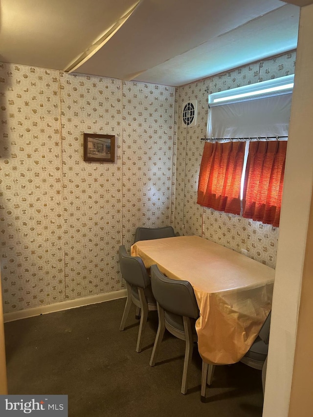 3532 Primrose Rd, Philadelphia, PA 19114 - dining room with wallpapered walls and carpet