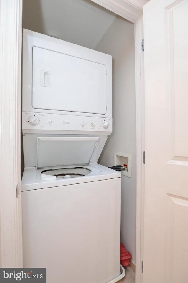 155 Potomac Psge Unit 527, Oxon Hill, MD 20745 - laundry area with stacked washer / dryer