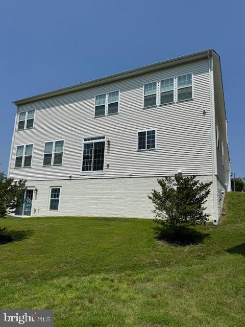12701 Coventry Manor Way, Upper Marlboro, MD 20772 - back of house featuring a lawn