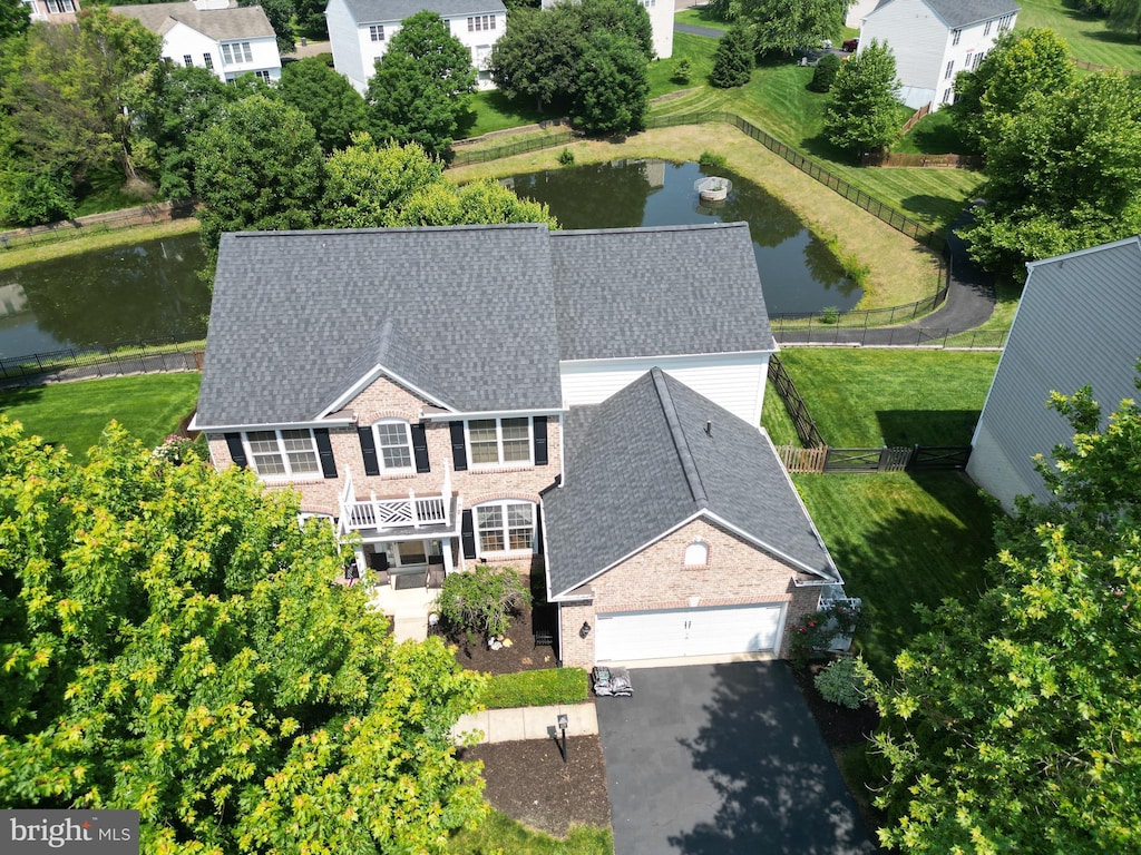 7540 Millpond Ct, Warrenton, VA 20187 - aerial view of property and surrounding area featuring a nearby body of water