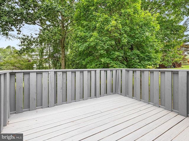 261 W Chestnut Hill Rd, Newark, DE 19713 - wooden deck with view of scattered trees