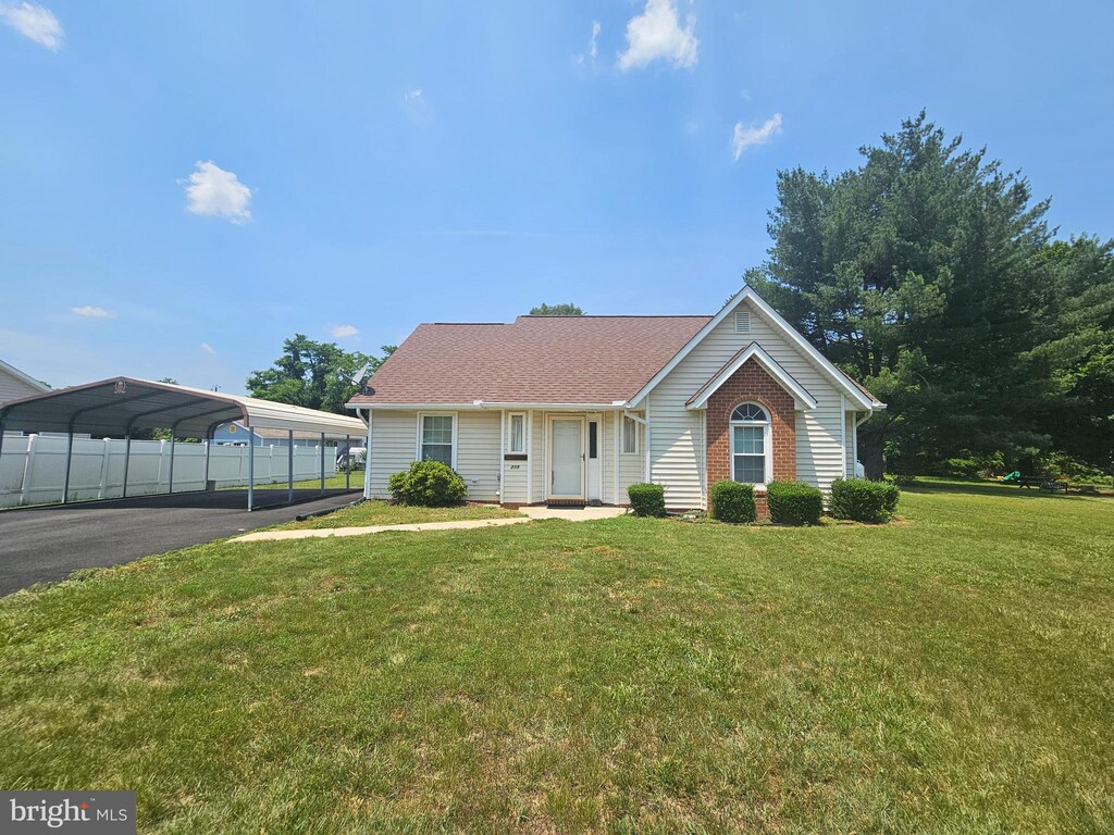 215 Maury Ave, Bowling Green, VA 22427 - ranch-style house with a detached carport, roof with shingles, and asphalt driveway