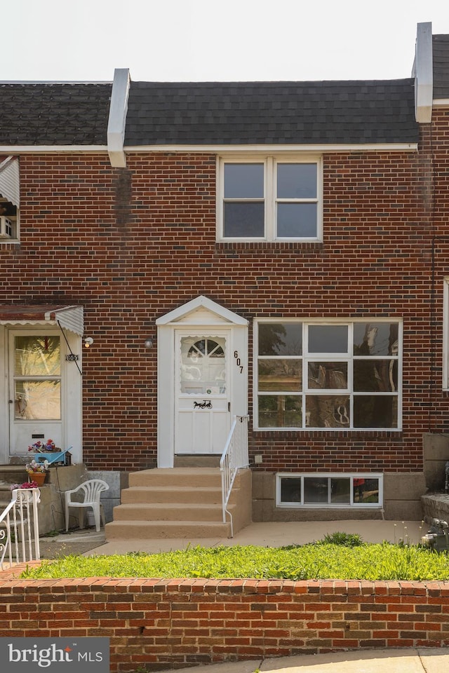 607 Briarcliff Rd, Upper Darby, PA 19082 - townhome / multi-family property featuring brick siding and roof with shingles