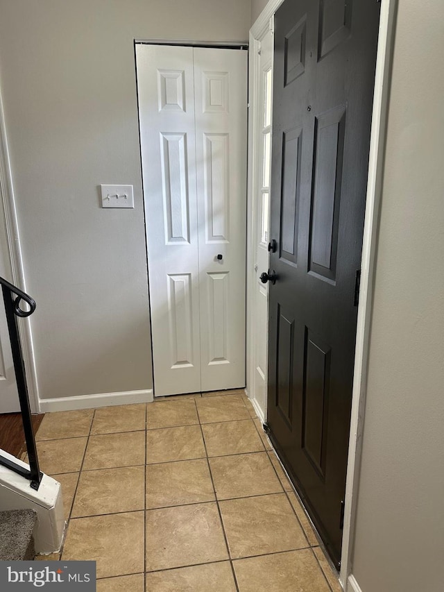 400 Calburn Ct, Bear, DE 19701 - foyer featuring light tile patterned flooring and baseboards