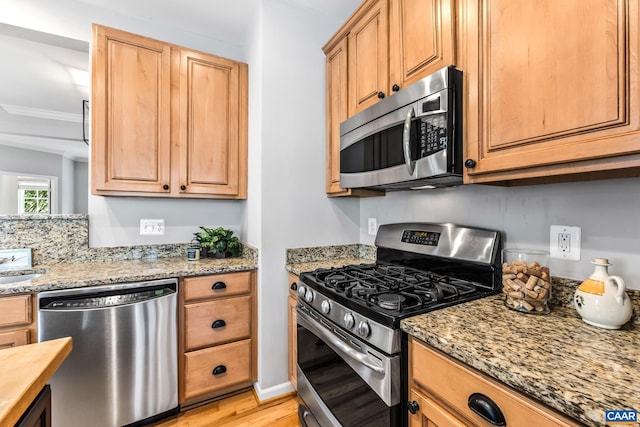 917 Bing Ln, Charlottesville, VA 22903 - kitchen featuring stainless steel appliances, light wood finished floors, light stone countertops, and ornamental molding