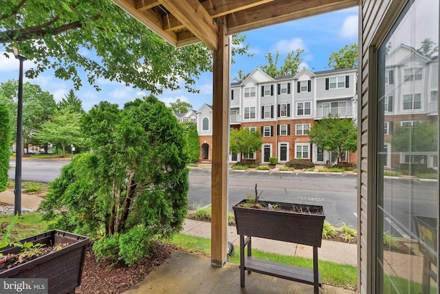 5800 Katelyn Mary Pl Unit 5800, Alexandria, VA 22310 - view of patio / terrace