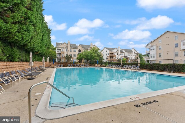 5800 Katelyn Mary Pl Unit 5800, Alexandria, VA 22310 - community pool featuring a residential view