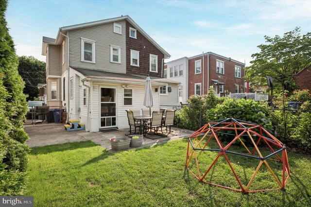 325 Beecher Ave, Cheltenham, PA 19012 - back of house featuring a patio area