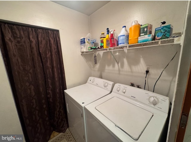 33 Milstone Ct, Sicklerville, NJ 08081 - laundry area with washer and clothes dryer
