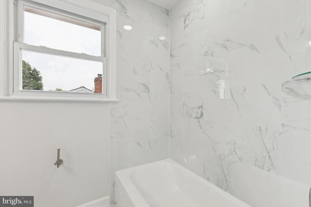 6087 8th Pl N, Arlington, VA 22205 - bathroom with a bathtub and baseboards