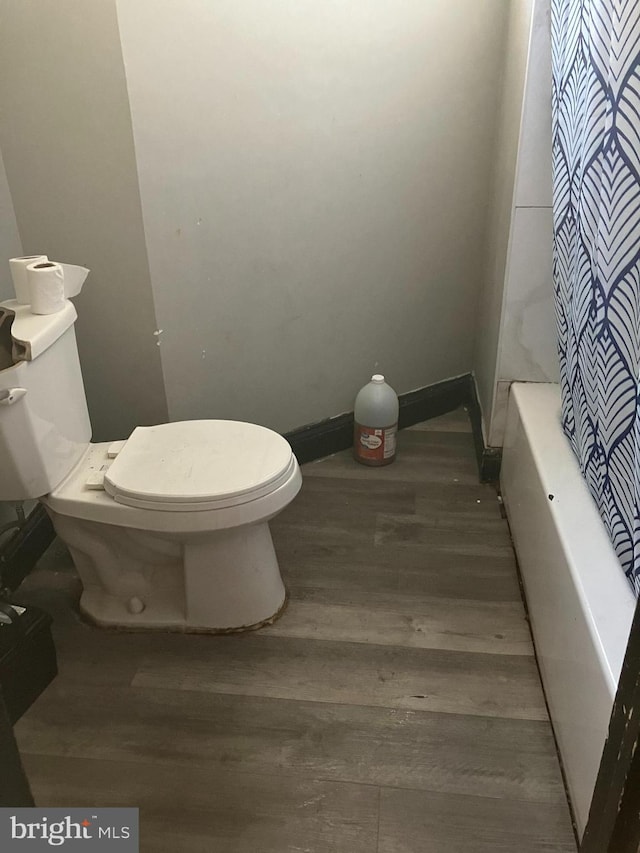 2118 S Shields St, Philadelphia, PA 19142 - full bath with wood finished floors and shower / tub combo