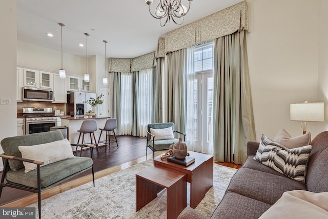 440 Clayton Ln, Alexandria, VA 22304 - living area featuring light wood-style flooring, a chandelier, and recessed lighting