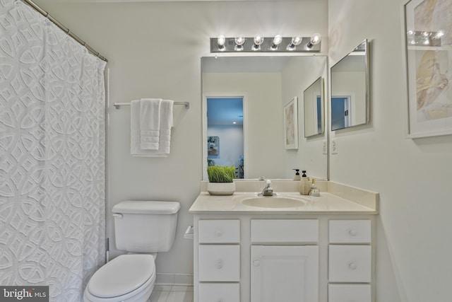 440 Clayton Ln, Alexandria, VA 22304 - bathroom featuring vanity and curtained shower