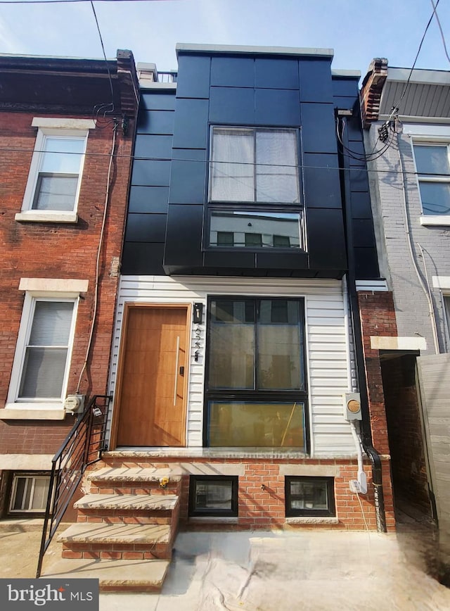 622 Mcclellan St, Philadelphia, PA 19148 - view of front of property with brick siding