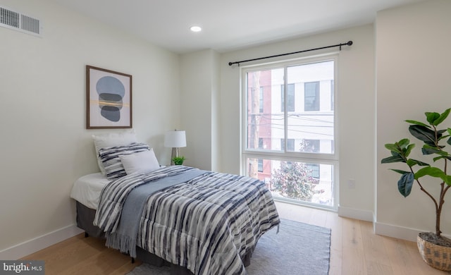622 Mcclellan St, Philadelphia, PA 19148 - bedroom with light wood-style floors and recessed lighting