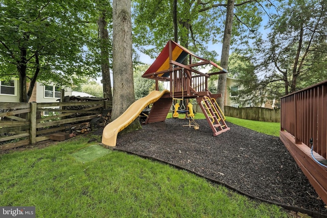 8823 Newport Ct, Springfield, VA 22153 - view of play area featuring a fenced backyard