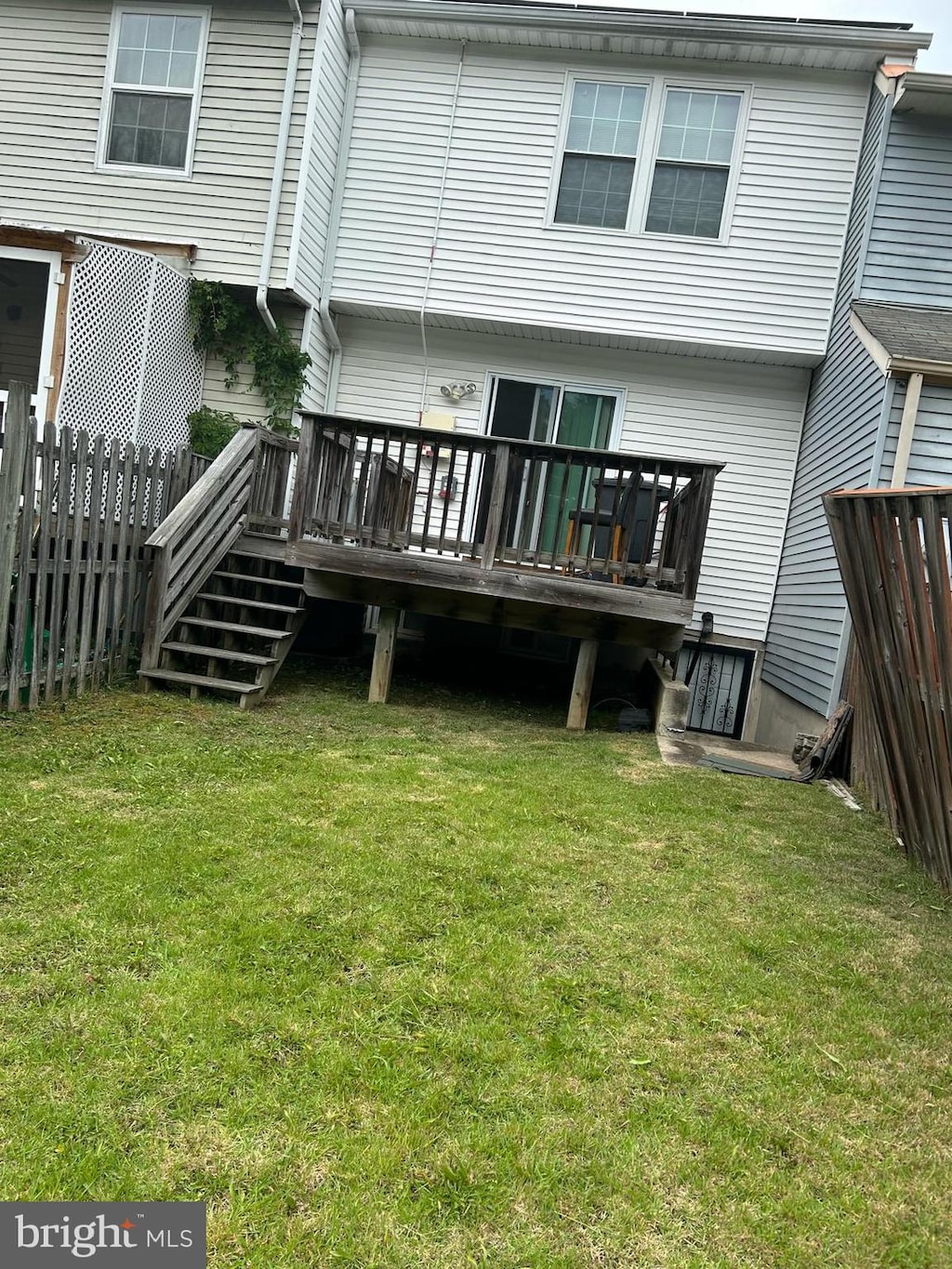 11231 Kettering Pl, Upper Marlboro, MD 20774 - back of property featuring a wooden deck