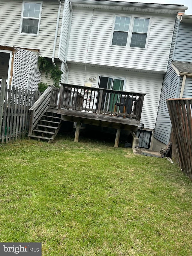 11231 Kettering Pl, Upper Marlboro, MD 20774 - back of property featuring a wooden deck
